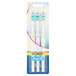 Spazzolino manuale ORAL-B classic care 1.2.3 conf. da 2 pezzi + 1 gratis